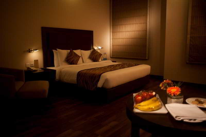 Vibe By The Lalit Traveller Hotel Фаридабад Екстериор снимка
