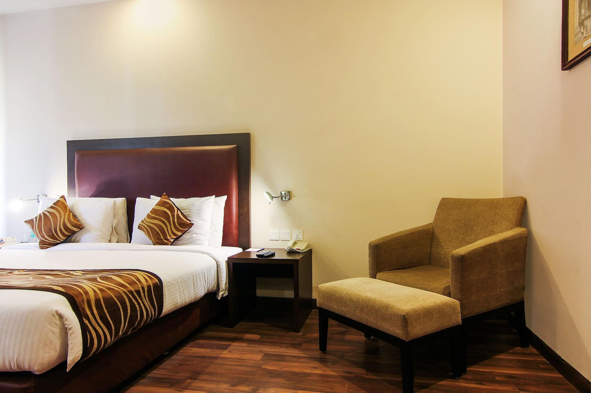 Vibe By The Lalit Traveller Hotel Фаридабад Екстериор снимка