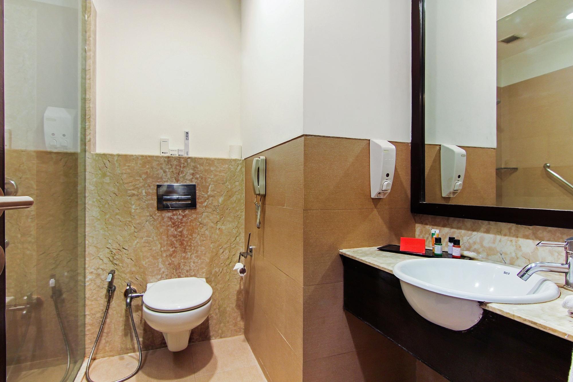 Vibe By The Lalit Traveller Hotel Фаридабад Екстериор снимка