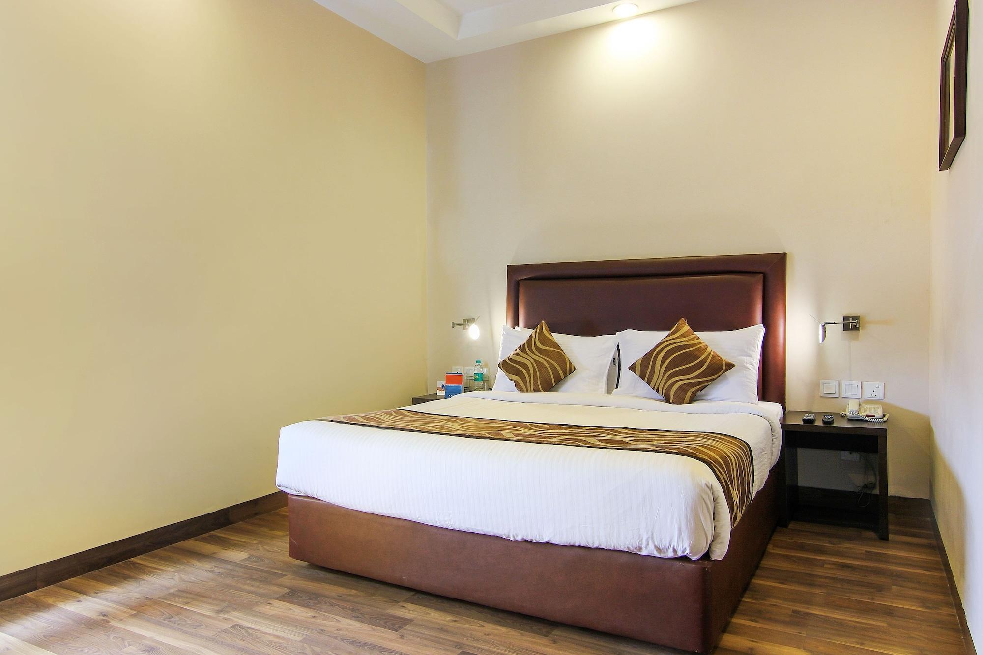 Vibe By The Lalit Traveller Hotel Фаридабад Екстериор снимка