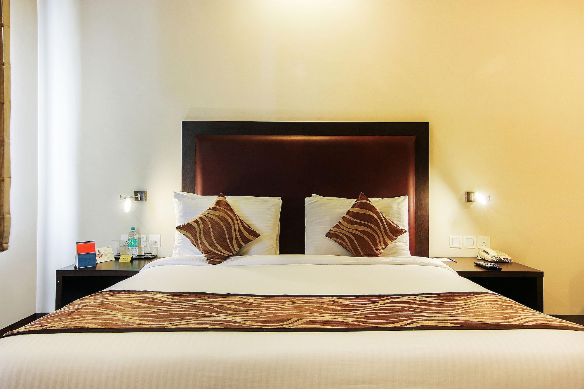 Vibe By The Lalit Traveller Hotel Фаридабад Екстериор снимка