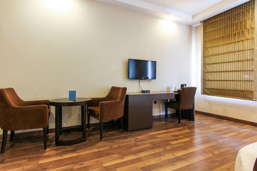 Vibe By The Lalit Traveller Hotel Фаридабад Екстериор снимка