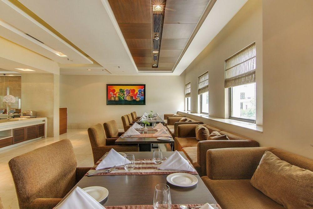 Vibe By The Lalit Traveller Hotel Фаридабад Екстериор снимка