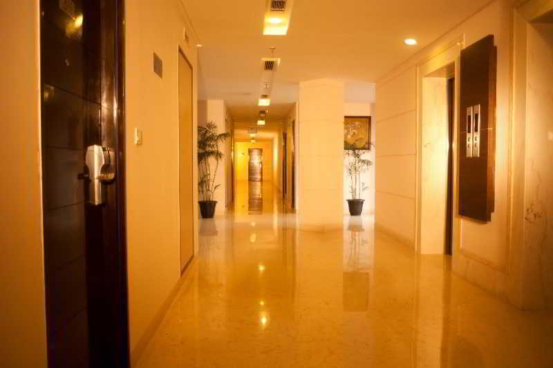 Vibe By The Lalit Traveller Hotel Фаридабад Екстериор снимка