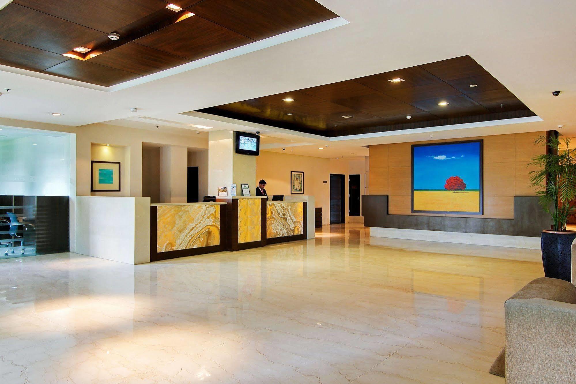 Vibe By The Lalit Traveller Hotel Фаридабад Екстериор снимка
